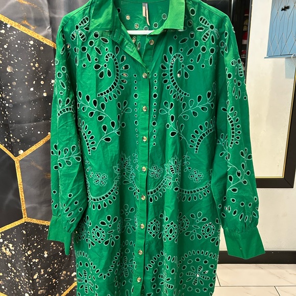 Anthropologie Dresses & Skirts - Anthropologie Emerald Green Eyelet Button-Front Long Sleeve Dress